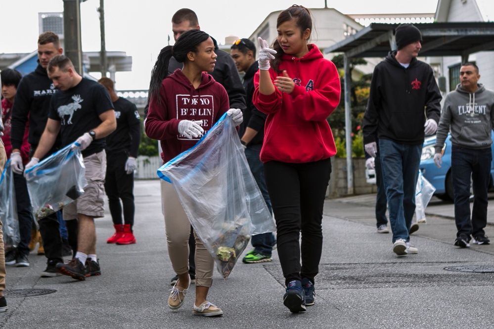 Service members, local students team up for Uruma City cleanup