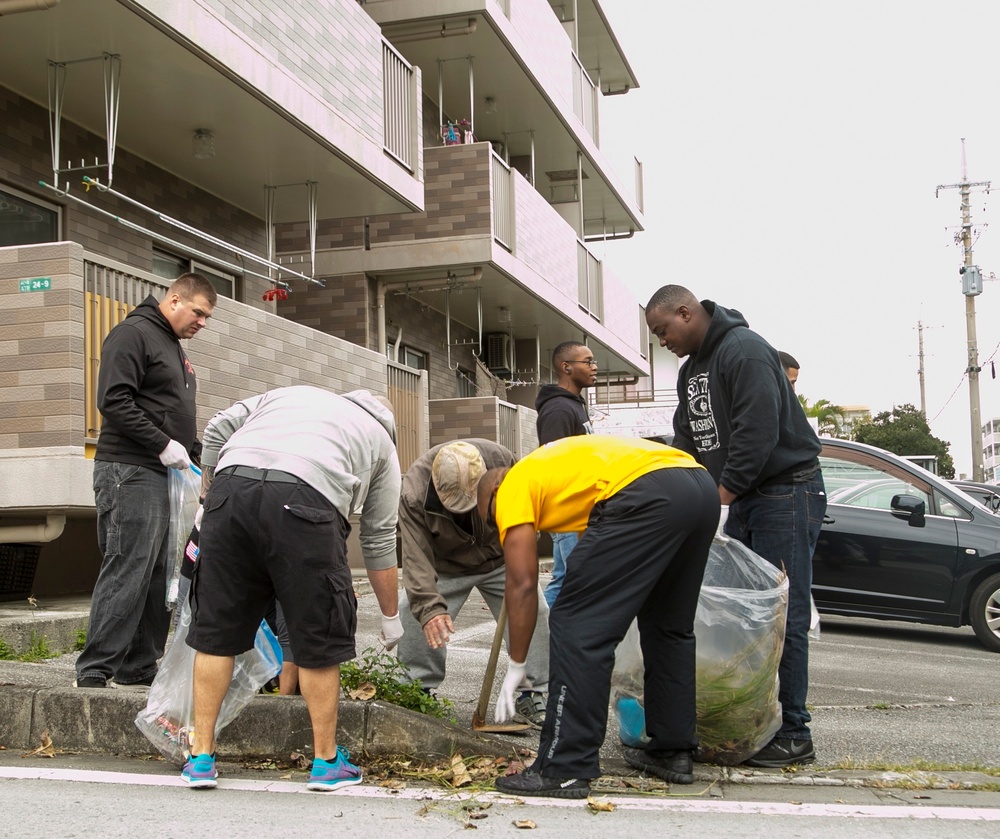 Service members, local students team up for Uruma City cleanup
