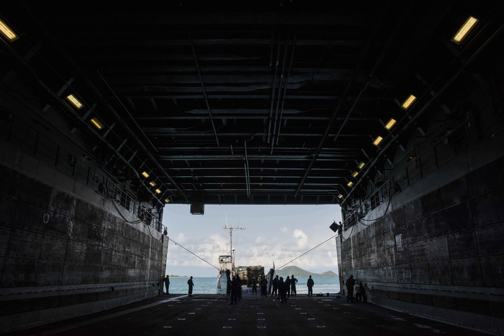 USS Green Bay conducts a stern gate marriage with LCU 1666 following Exercise Cobra Gold 2017