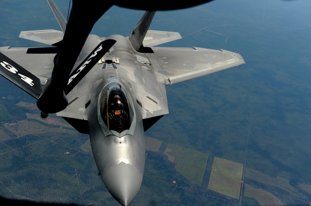 Raptors refuel above the Northern Territory