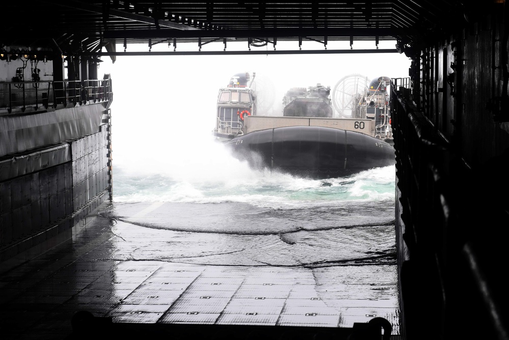 USS Carter Hall (LSD 50) conducts Marine onload