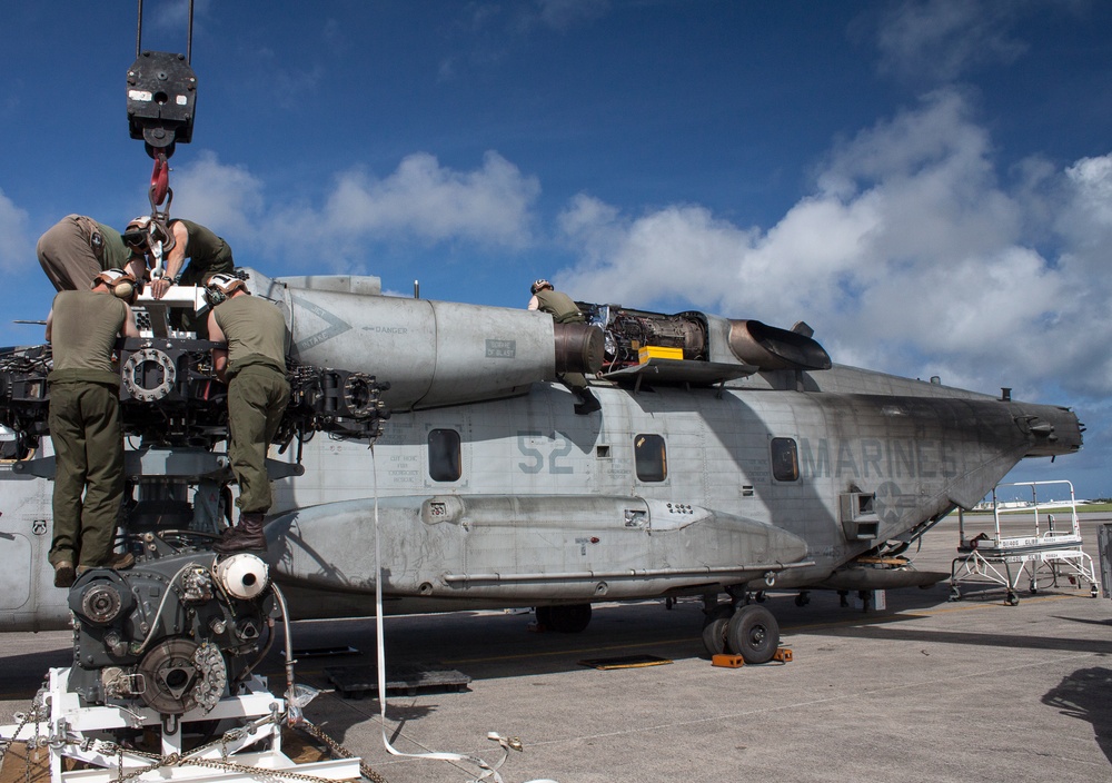 Marines Assemble CH53E