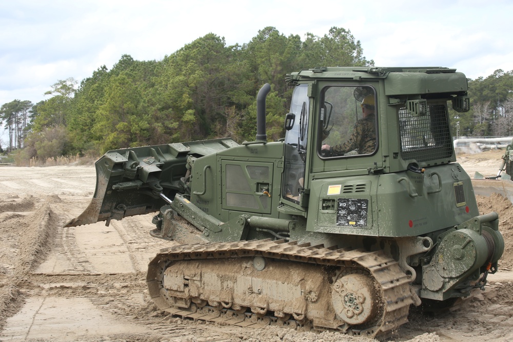 Marines with CLB 22 Conduct Heavy Equipment Training