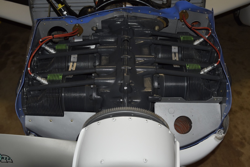 Horizontally opposed engine