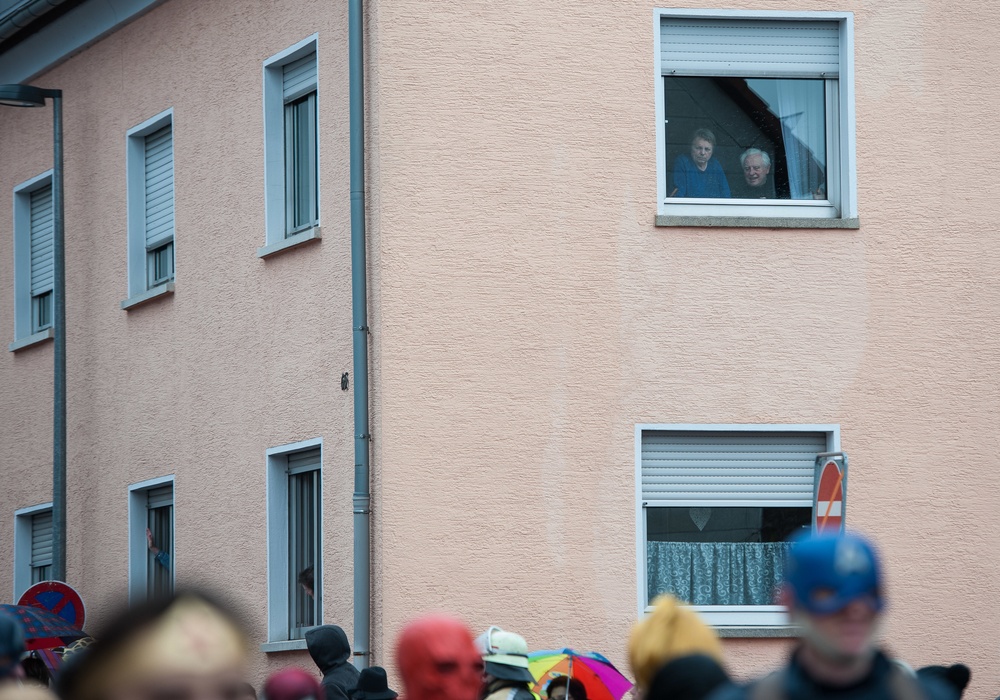 Karneval auf Ramstein: Germans, Americans celebrate fasching