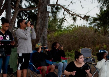 Volunteers assist migration tracking