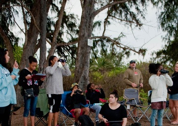 Volunteers assist migration tracking