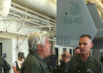 Jay Leno becomes honorary VMM-164 Member