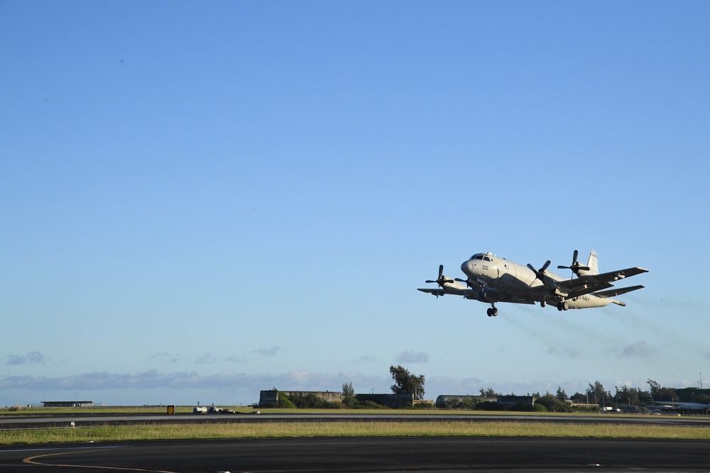 Last Golden Eagle of VP-9 flies off Marine Corps Base Hawaii