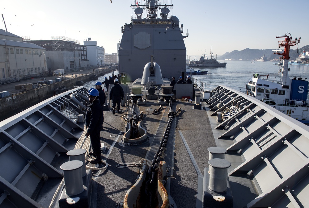 USS Lake Champlain (CG 57) Arrives in Sasebo, Japan.