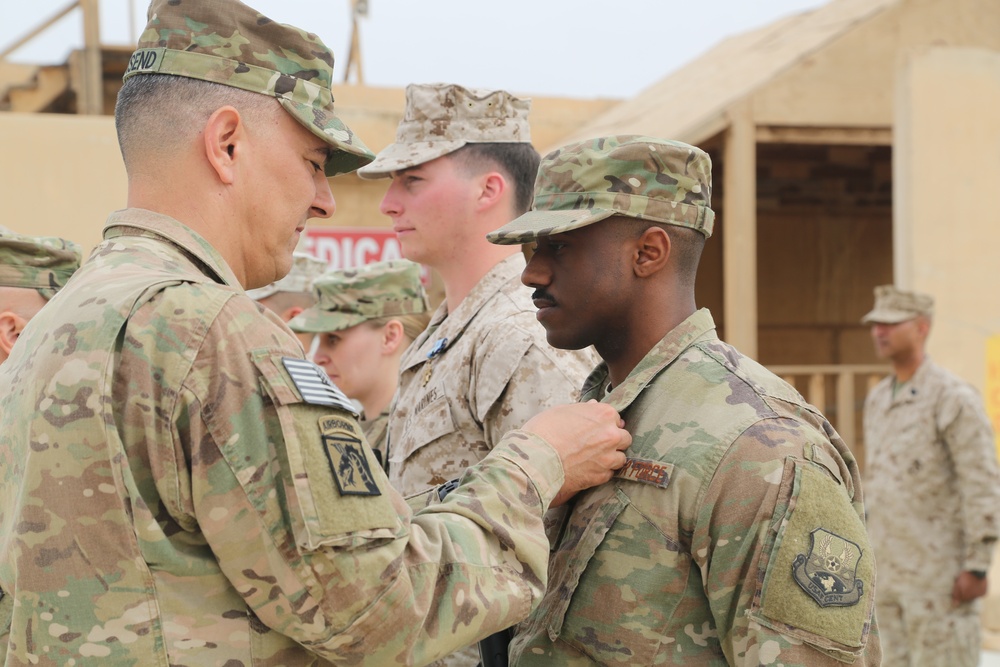 Lt. Gen. Townsend awards U.S. service members at Al Asad