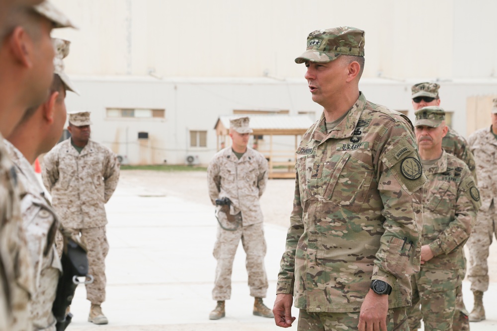 Lt. Gen. Townsend awards U.S. service members at Al Asad