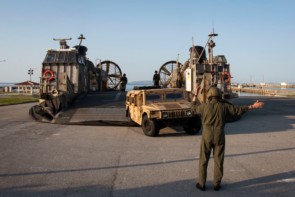 USS Bonhomme Richard (LHD 6) Arrives to Okinawa, Japan