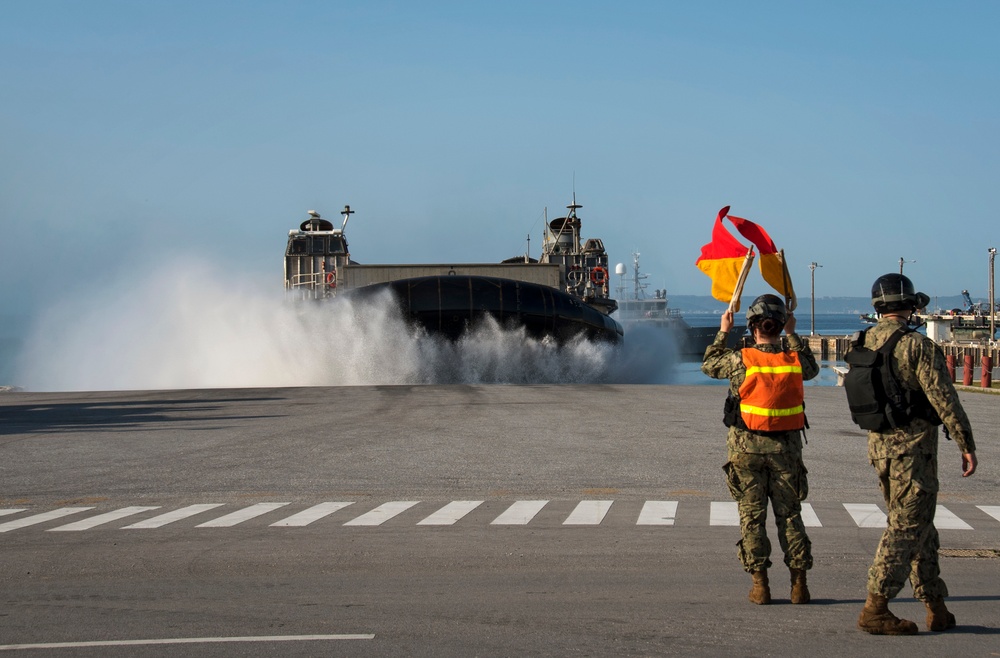 USS Bonhomme Richard (LHD 6) Arrives to Okinawa, Japan