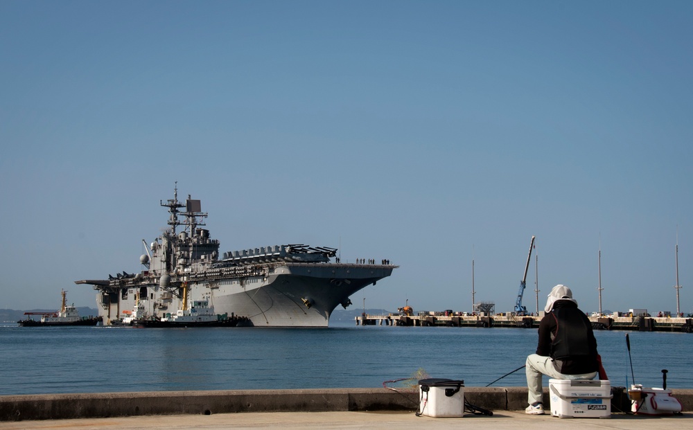 USS Bonhomme Richard (LHD 6) Arrives to Okinawa, Japan