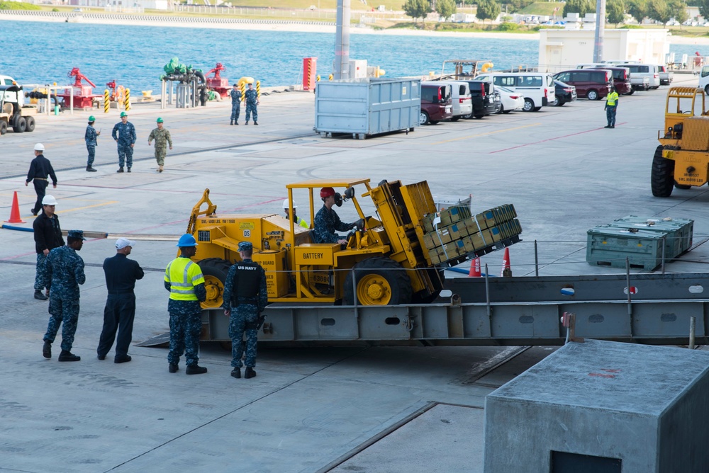 USS Bonhomme Richard (LHD 6) Conducts Marine Onload