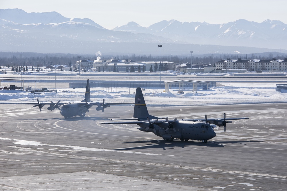 Alaska Air Guardsmen bid farewell to last C-130 Hercules aircraft