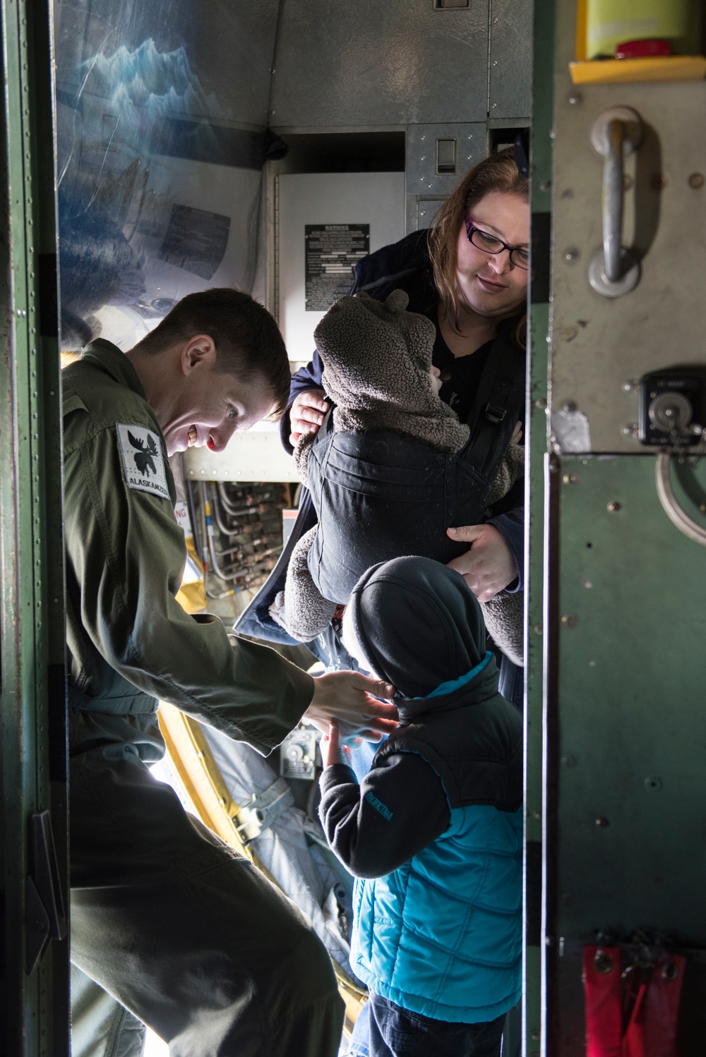 Alaska Air Guardsmen bid farewell to last C-130 Hercules aircraft