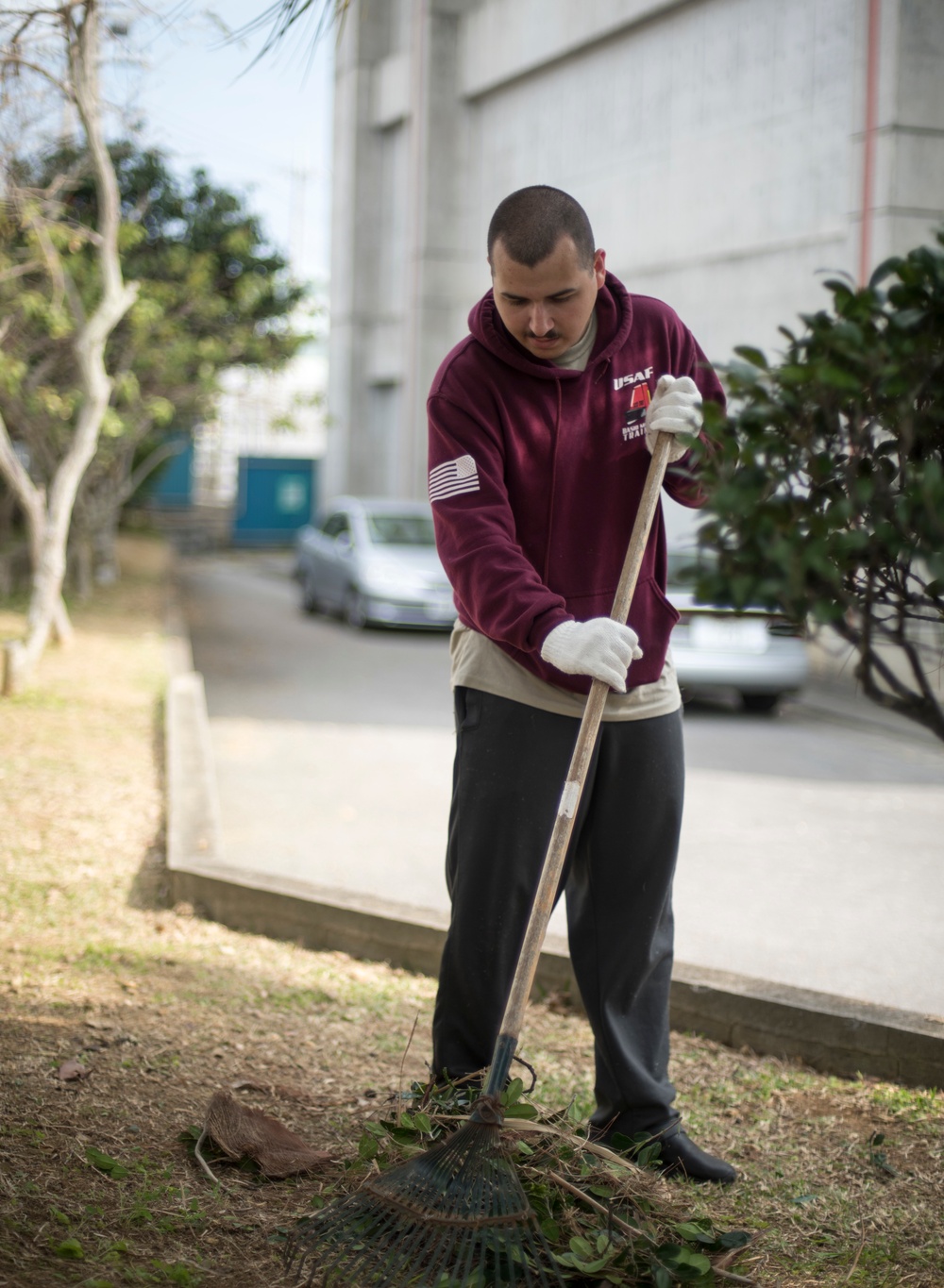 Tigers in Kadena Town: 909th AMU Airmen volunteer with Kadena Ryoku Ju Kai