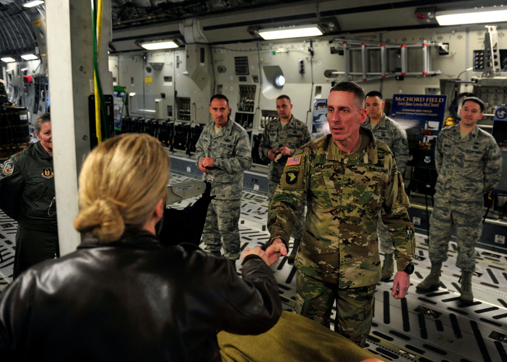 Incoming I Corps commanding general receives McChord Field orientation tour
