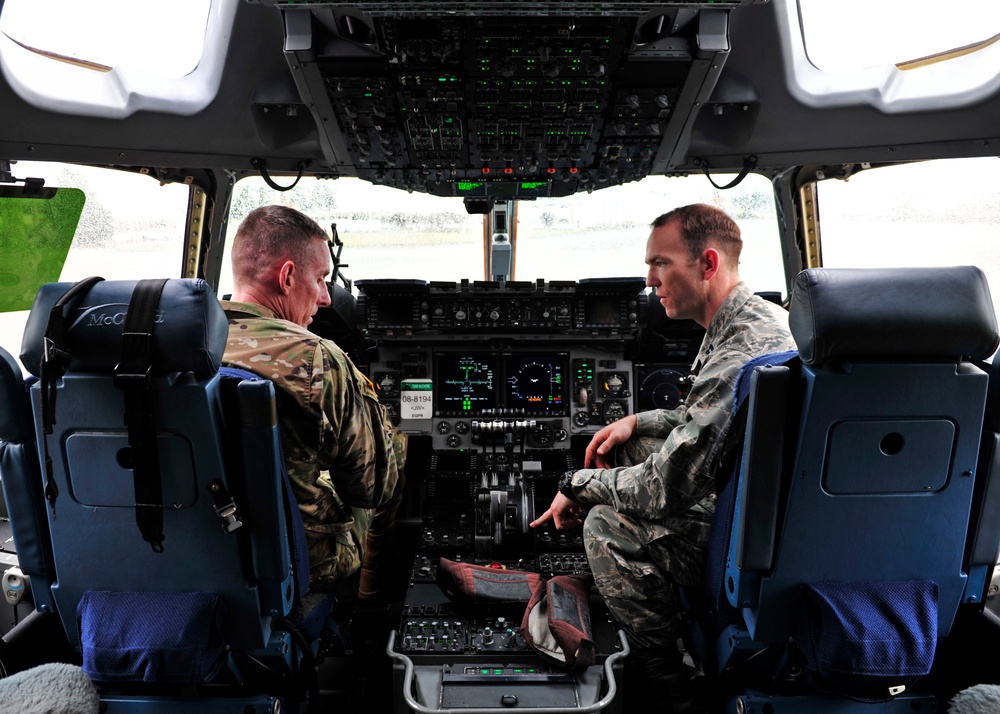 Incoming I Corps commanding general receives McChord Field orientation tour