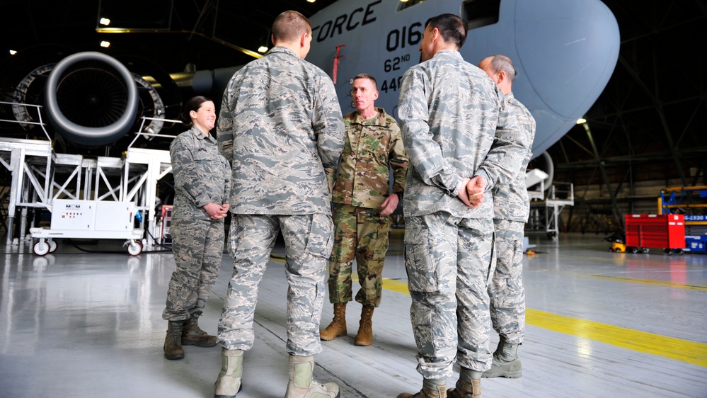 Incoming I Corps commanding general receives McChord Field orientation tour