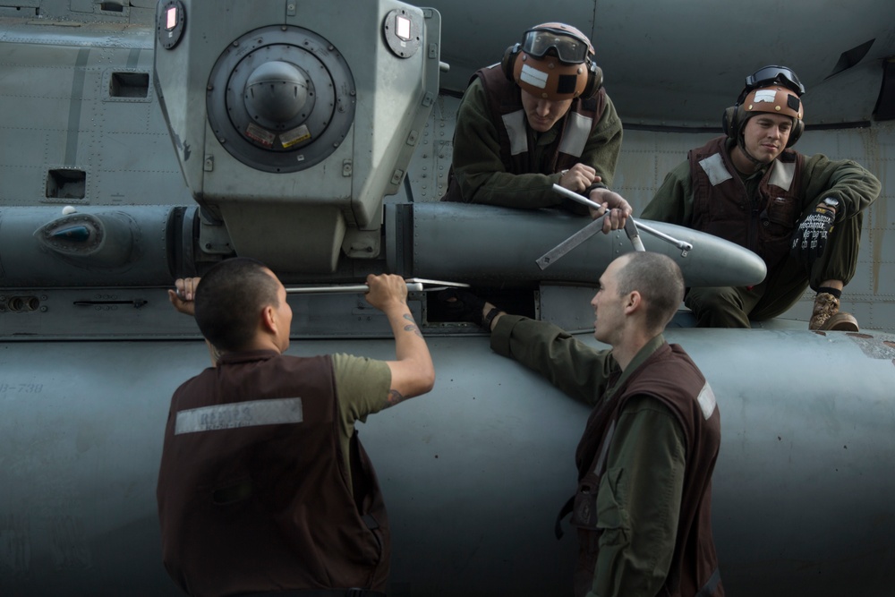 24th MEU Marines conducts maintenance