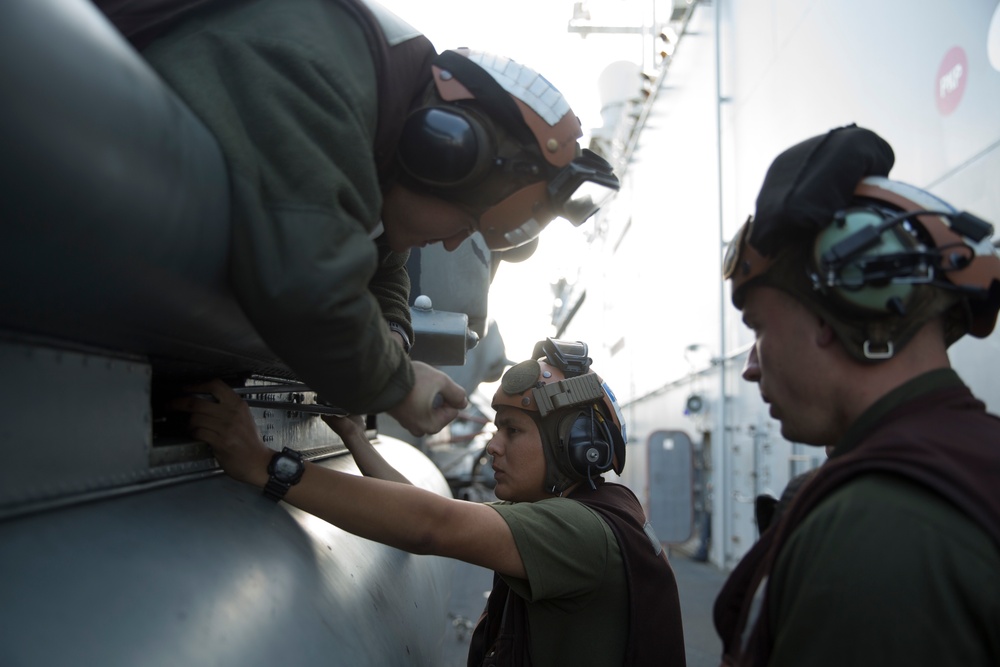 24th MEU Marines conduct maintenance