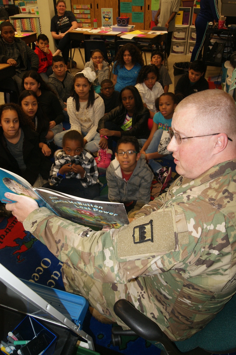 Kids Enjoy Soldier Reading to Them
