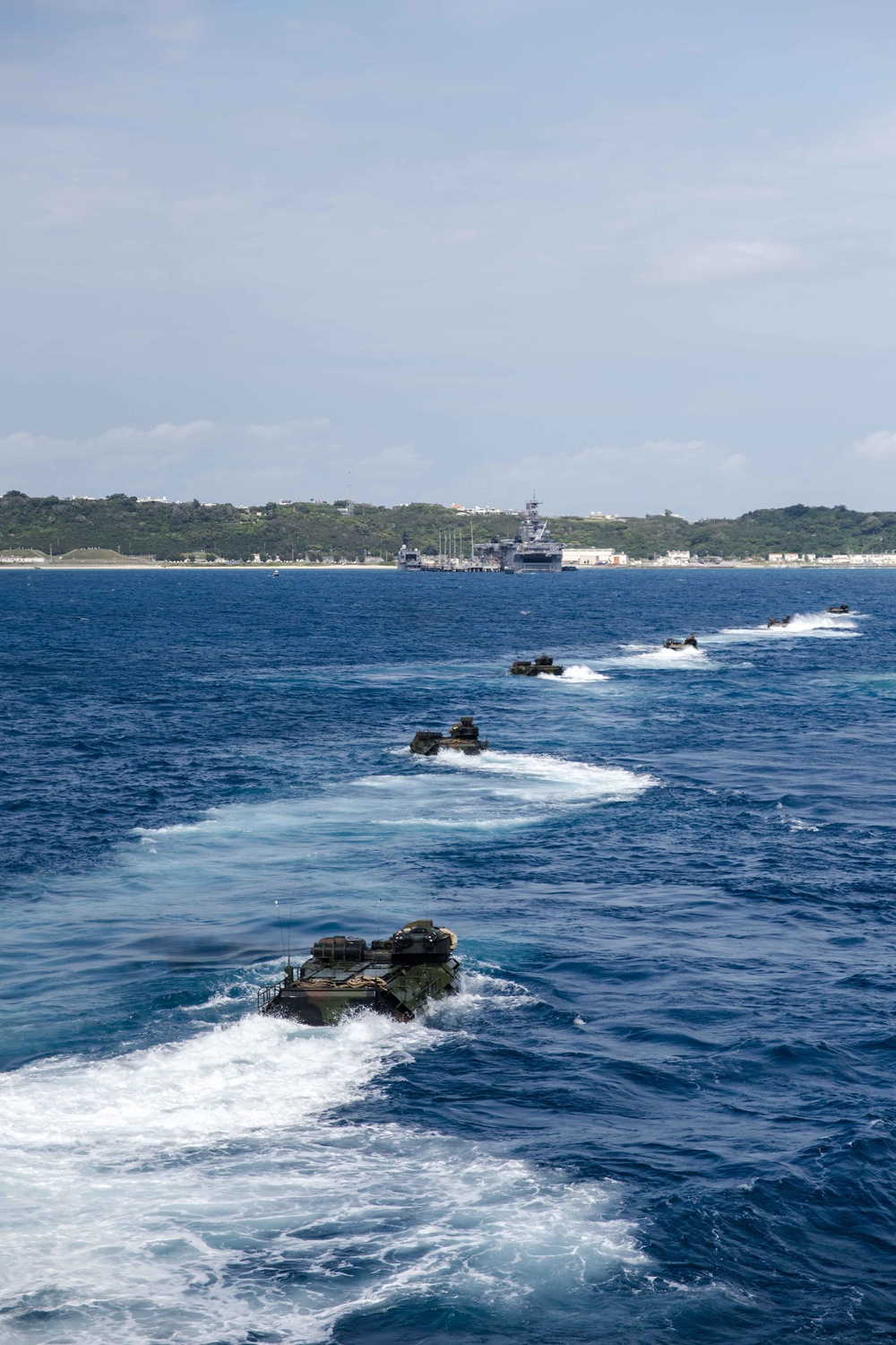 AAVs from 31st MEU depart from USS Green Bay