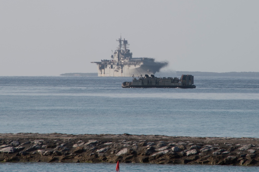 USS Bonhomme Richard (LHD 6) pulls into White Beach