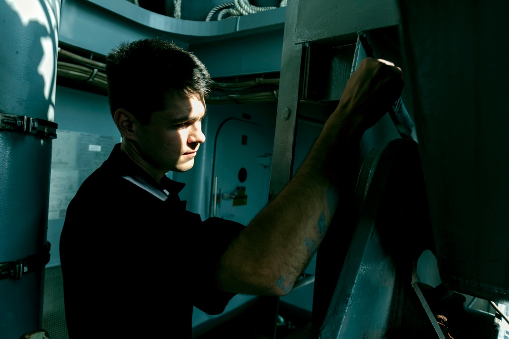 Green Bay deck department Sailors conduct maintenance