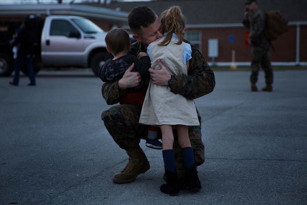 Marines, Sailors say goodbye before 24 MEU deployment