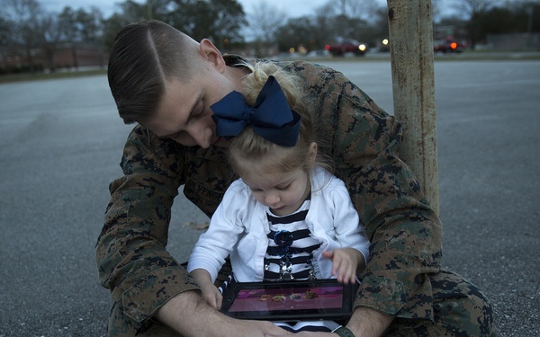 Marines, Sailors say goodbye before 24 MEU deployment