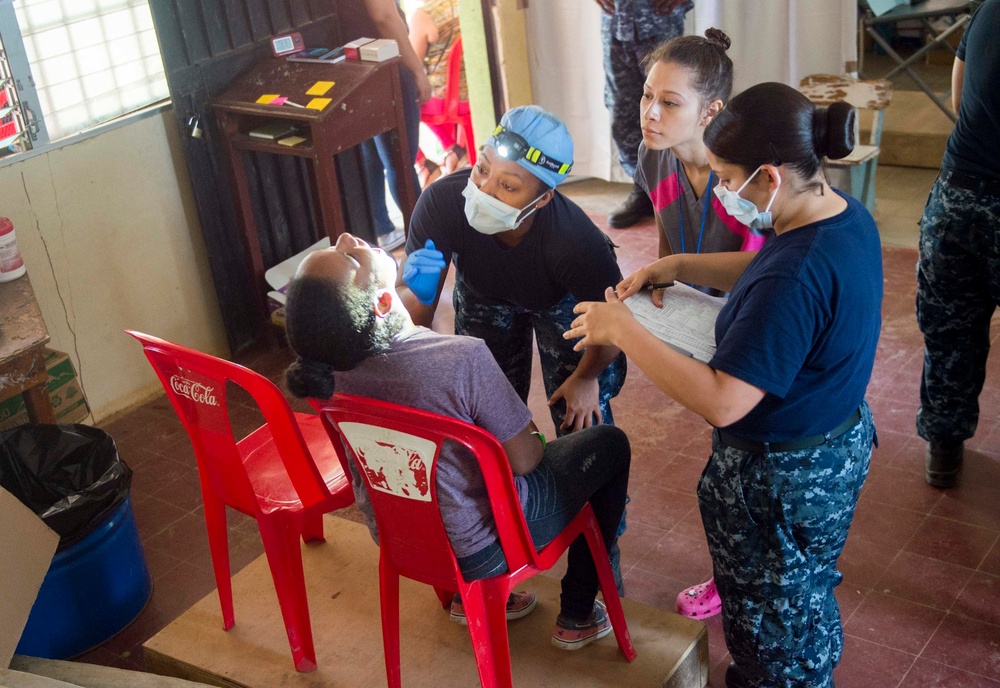 Sailors and Honduran volunteers check in host nation patients at Continuing Promise