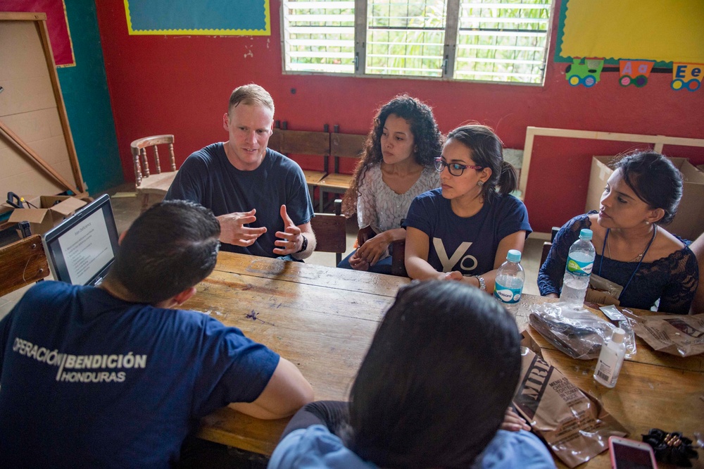Lt. Cmdr. Andrew Smith Leads a Children's Nutrition Class