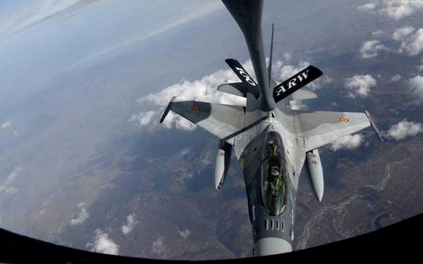 U.S. supports Romanian air force in first-ever KC-135 refueling mission