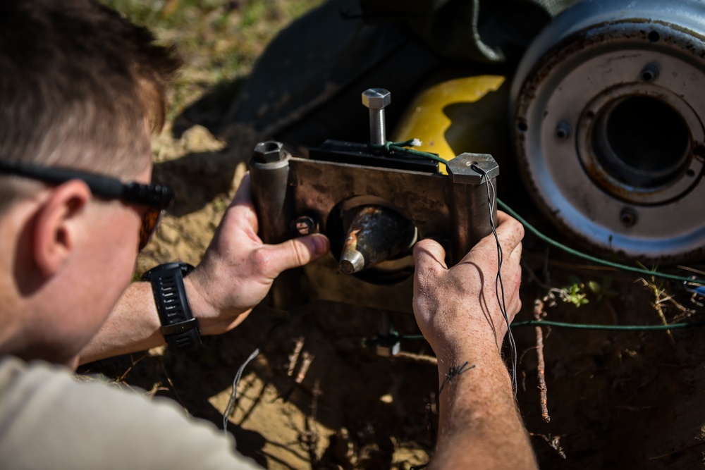 EOD Air Commandos conduct tool training