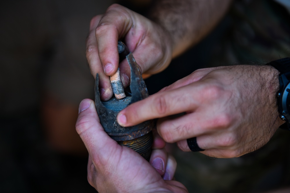 EOD Air Commandos conduct tool training