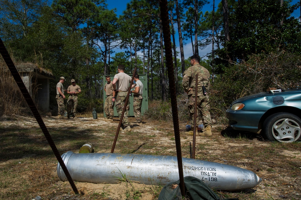 EOD Air Commandos conduct tool training