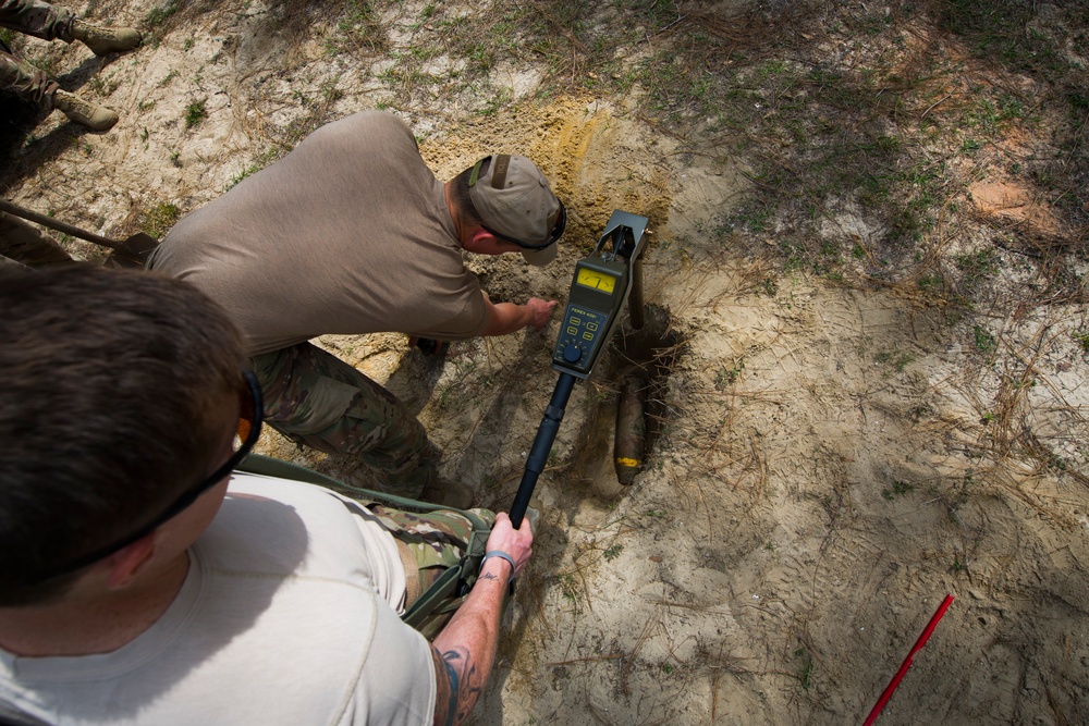 EOD Air Commandos conduct tool training