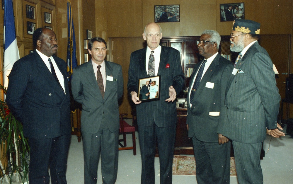Roskens - United Black Fund Presents 1st Mandela Gold Coin To Head USAID