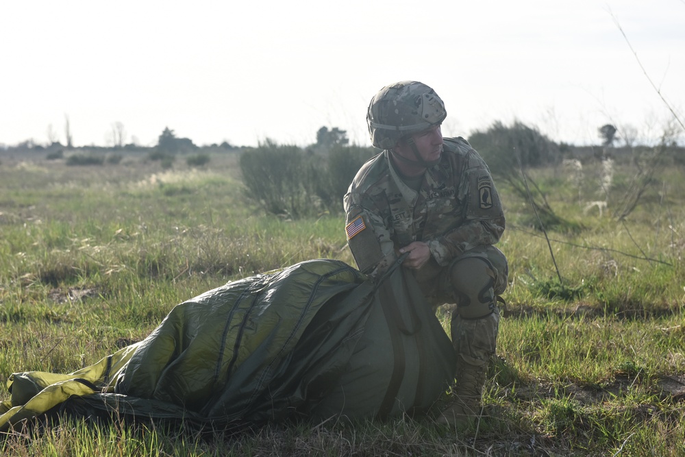 Jumping into Portugal; Portuguese and 173rd Airborne Brigade in joint airborne operation