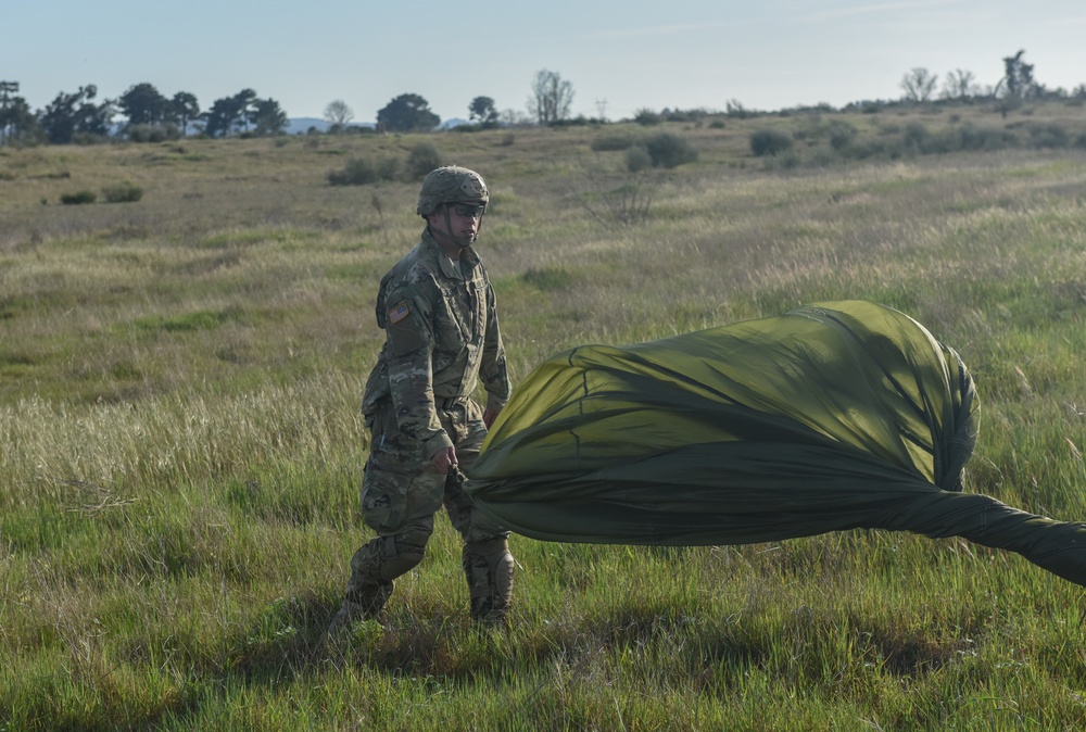 Jumping into Portugal; Portuguese and 173rd Airborne Brigade in joint airborne operation