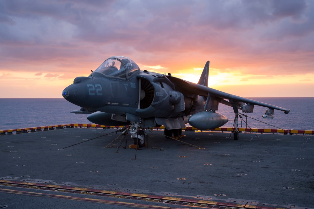 DVIDS - Images - USS Bonhomme Richard (LHD 6) Flight Quarters [Image 2 ...