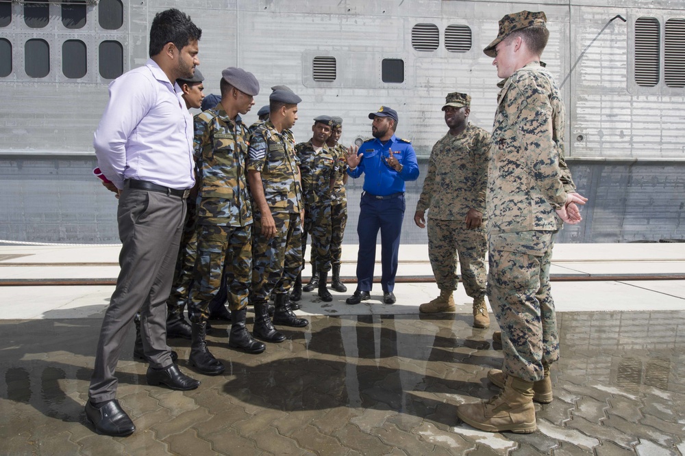 DVIDS Images Marines, Sri Lankan military conduct water
