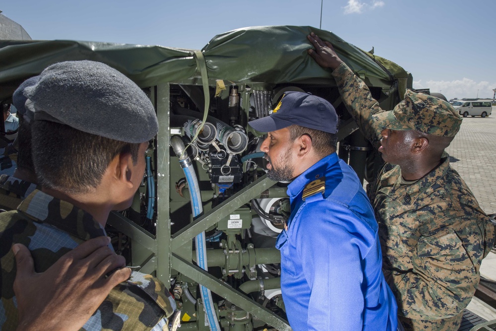 DVIDS Images Marines, Sri Lankan military conduct water