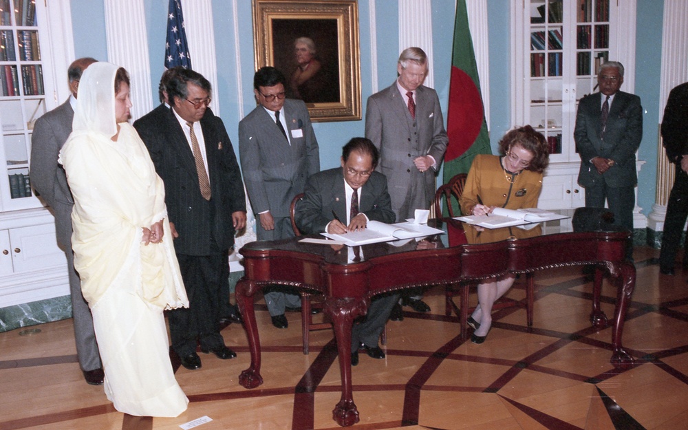 Roskens - w/ President of Bangladesh