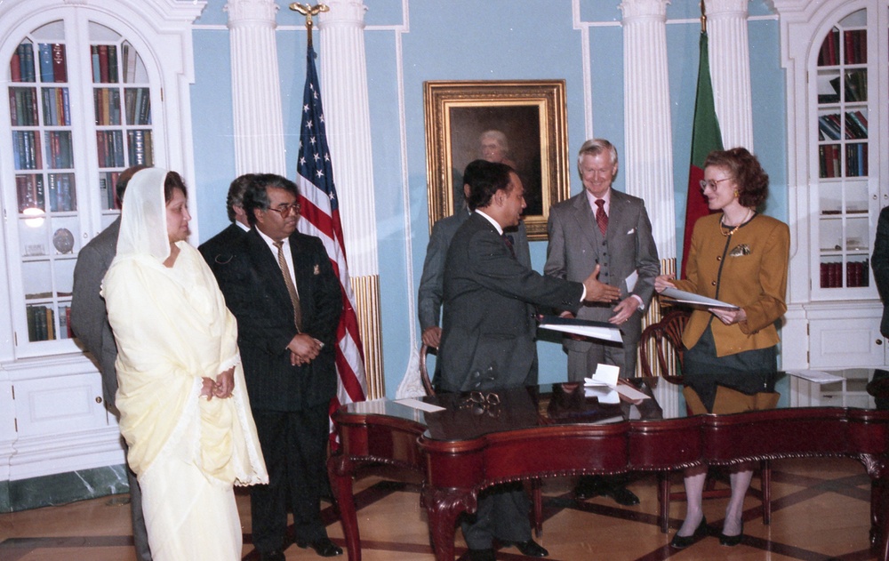 Roskens - w/ President of Bangladesh