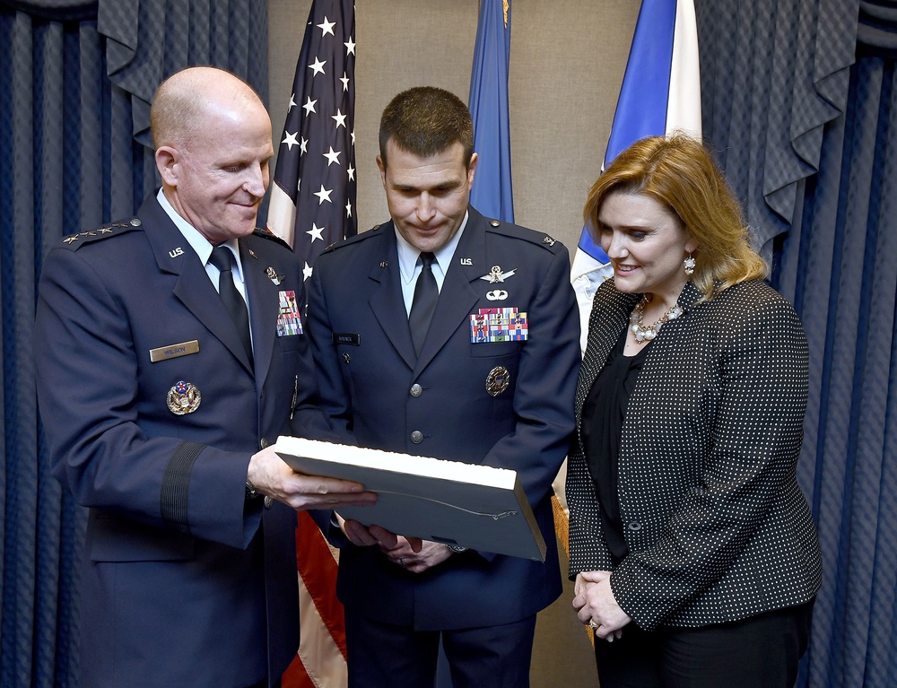 O'Malley Award to Col. John Wagner and Jennifer Wagner